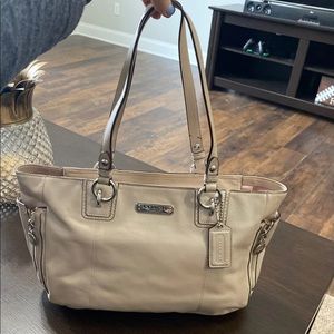 Coach purse pre loved